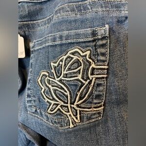 B7.16 Lee Slender Secret Bootcut Jeans Sequins Embroidered
Blue Denim